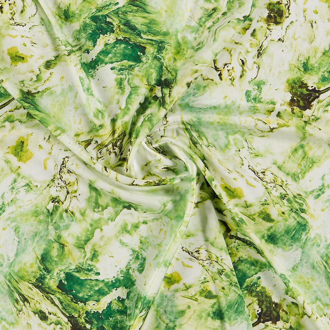 Billede af Blød satin med grøn flydende print
