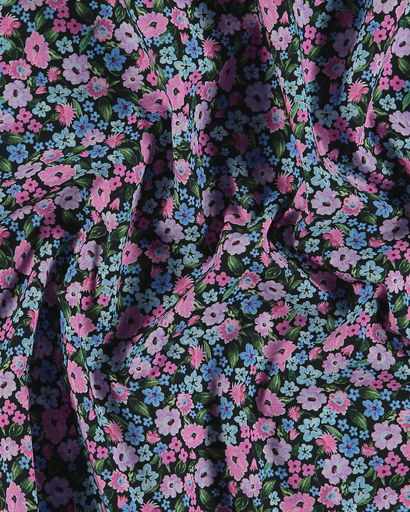 Bomullspoplin sort m rosa/blå blomster 540123_pack