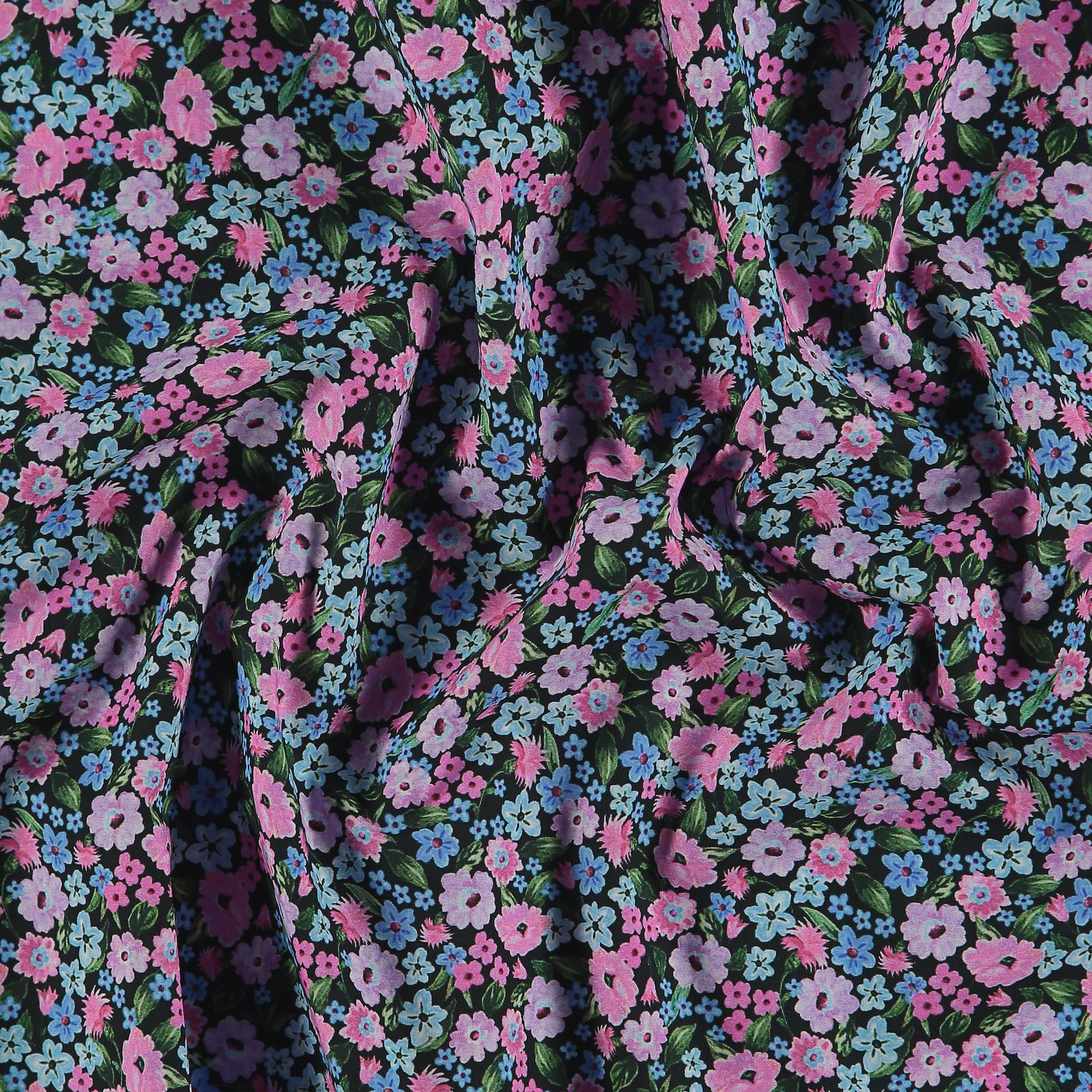 Cotton poplin black w pink/blue flowers 540123_pack
