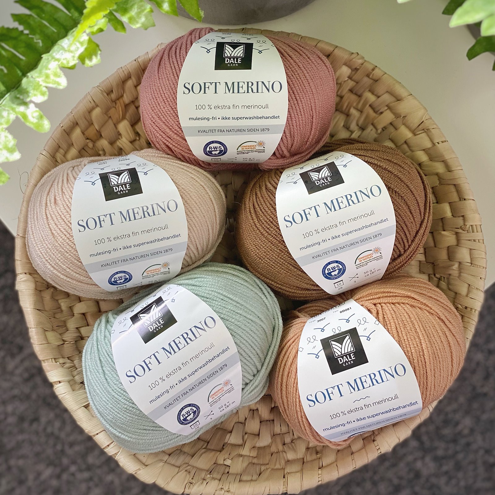 Dale Garn, 100% extra fine merino wool yarn, "Soft Merino", mint (3031) 90000352_90000361_90000358_90000337_90000336_sskit