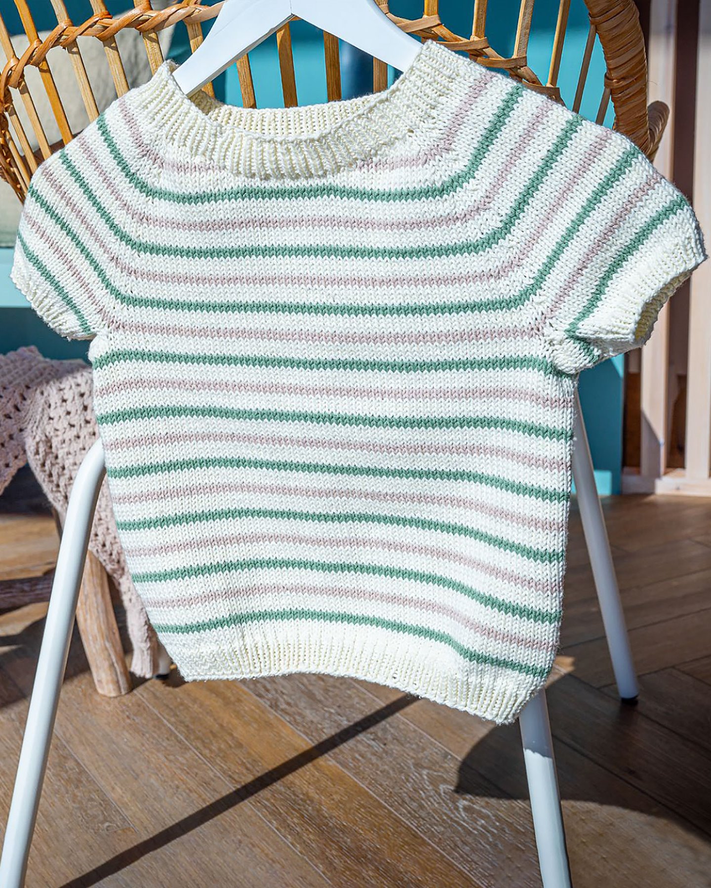 Dale garn, strikkeoppskrift – Kimmi T-skjorte, barn DALE6012_Kimmi_T-shirt.jpg