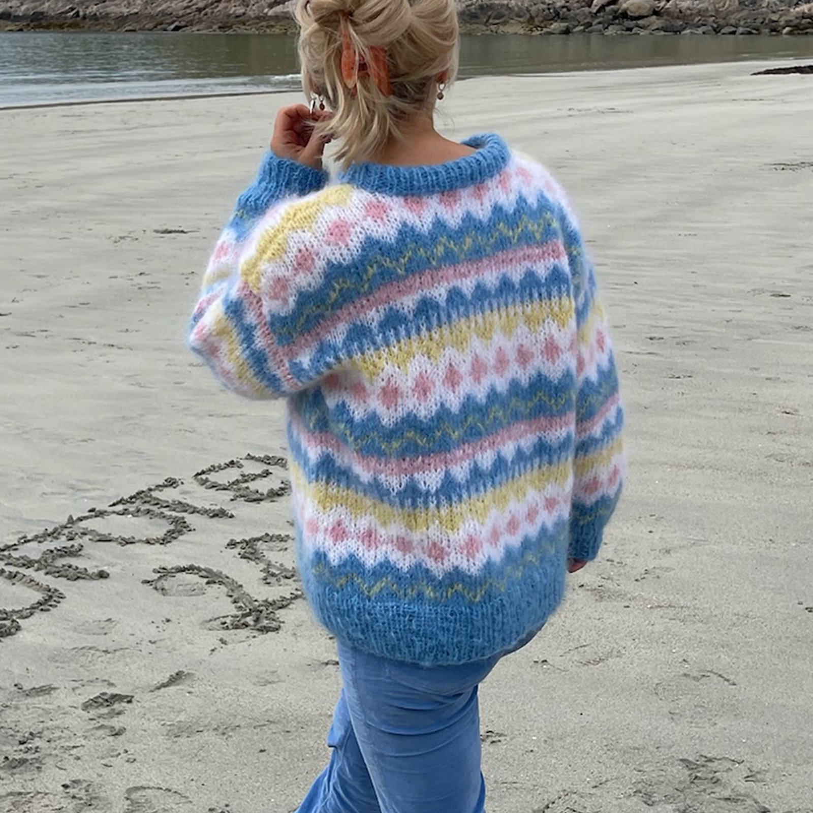 Dale yarn, knitting pattern – Cindy jumper, women DALE2002_Cindy_Jumper_ryggen.jpg