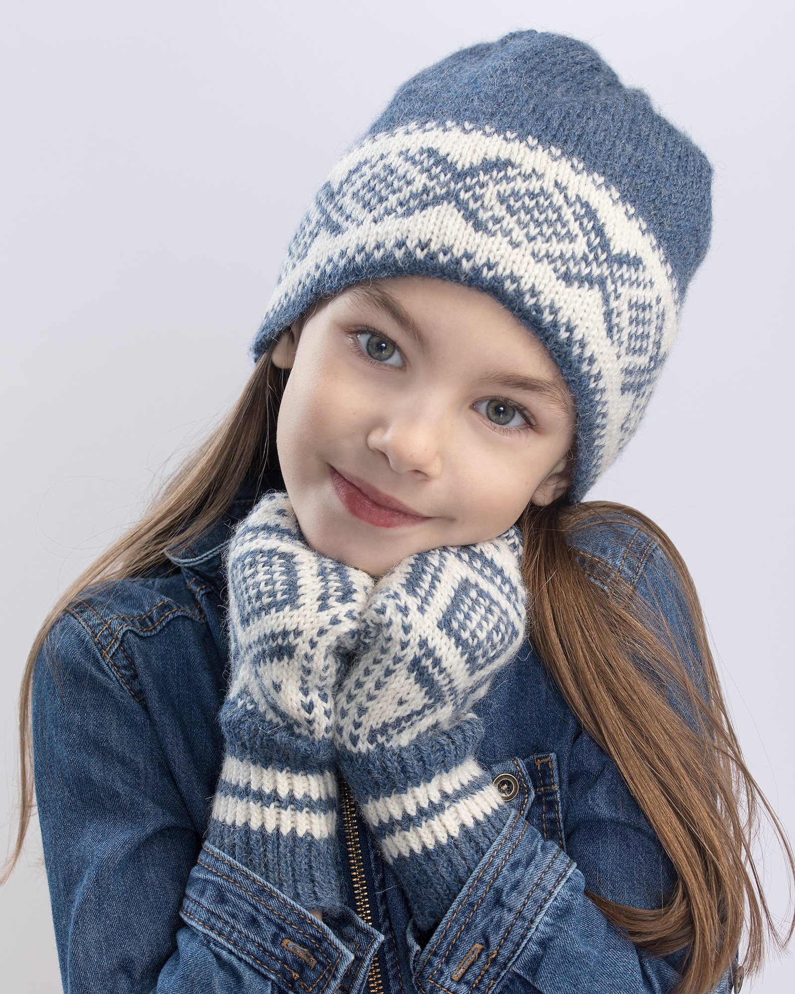 Dale yarn, knitting pattern – Cortina Hat & Mittens DALE3024_Cortina_Hat_Mittens_Kids.jpg