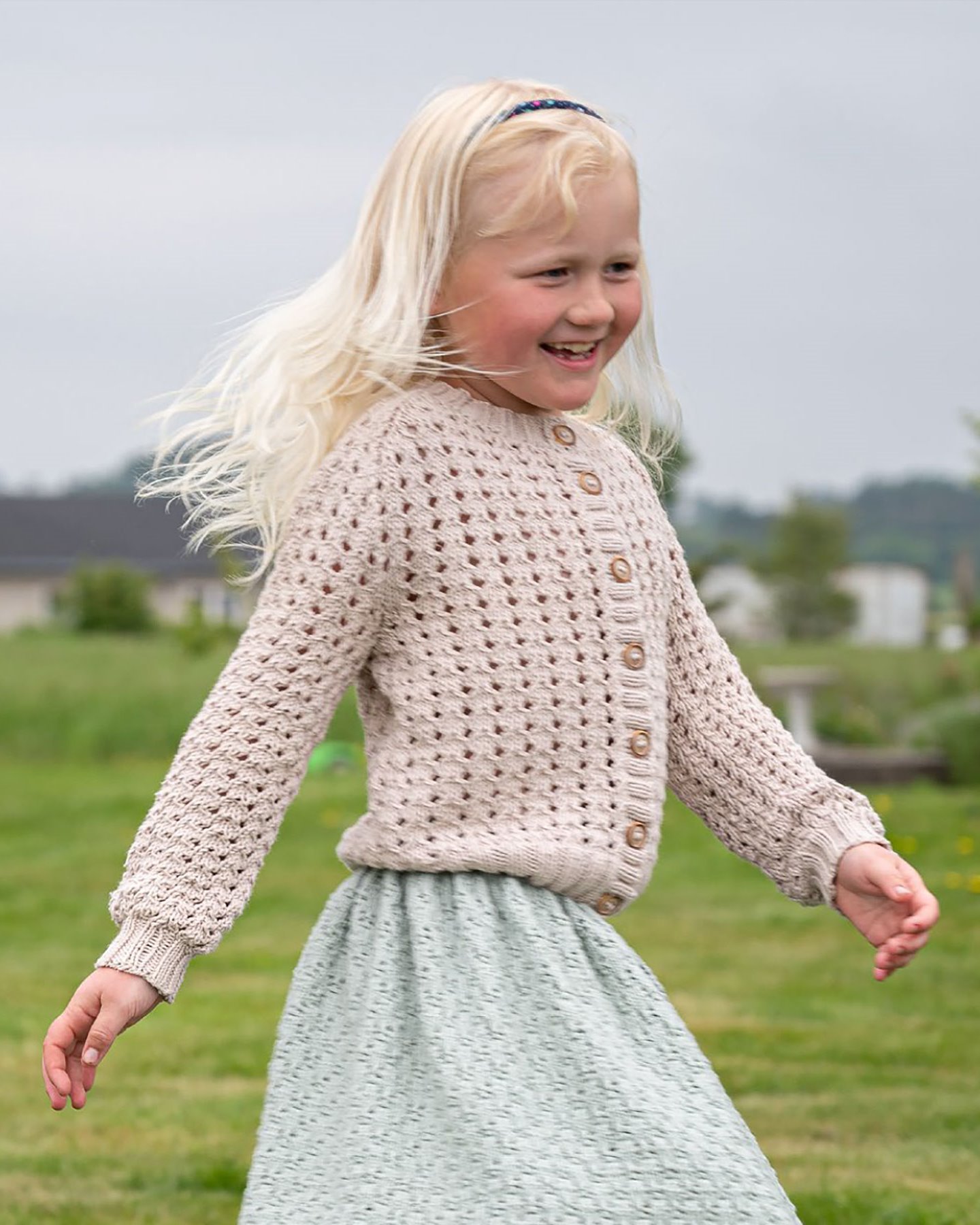 Dale yarn, knitting pattern – Mesh Cardigan, child DALE6017_Mesh_Jacket.jpg