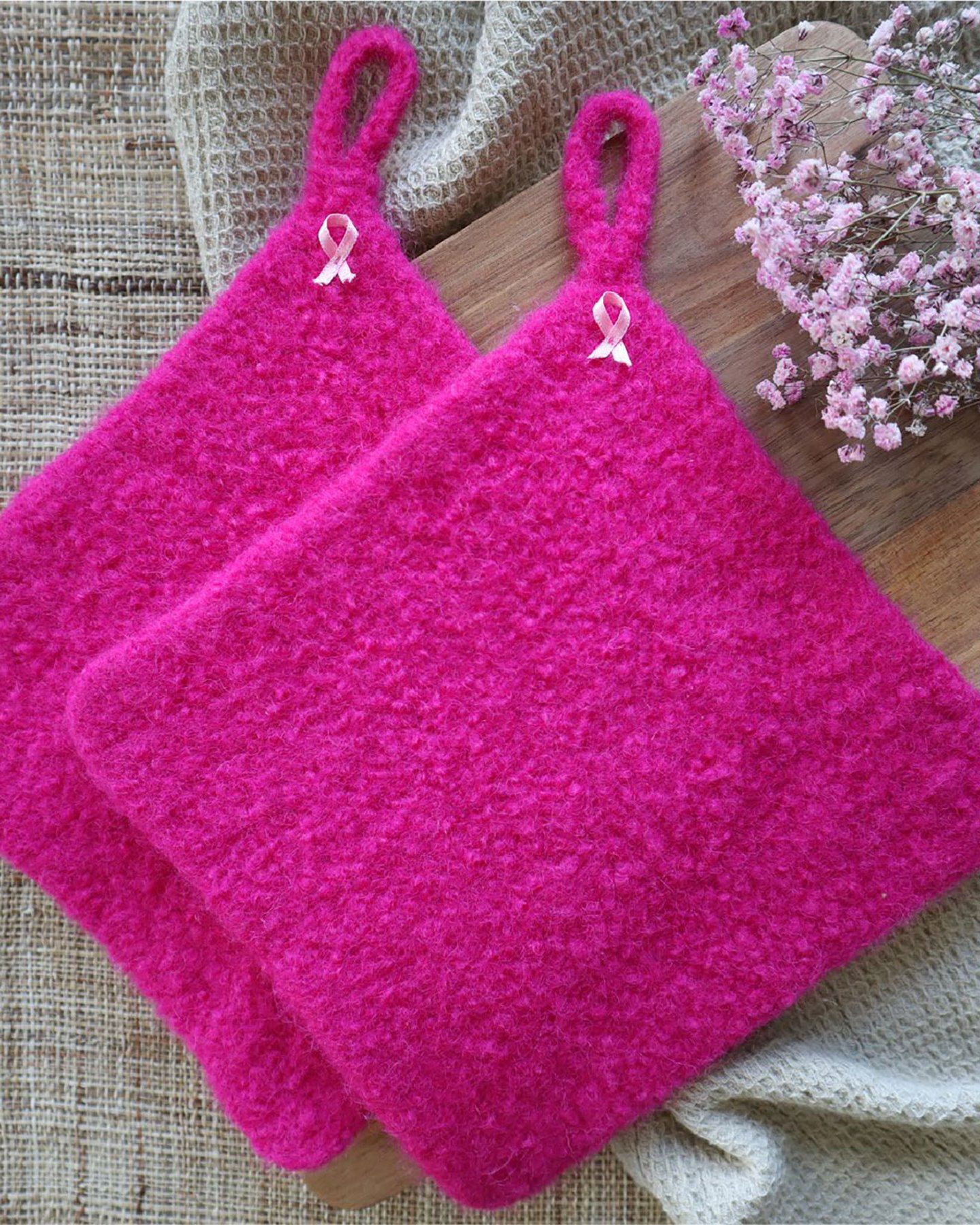 Dale yarn, knitting pattern – Pink bow potholders DALE9000_Rose_Bow_Pot_Holders.jpg