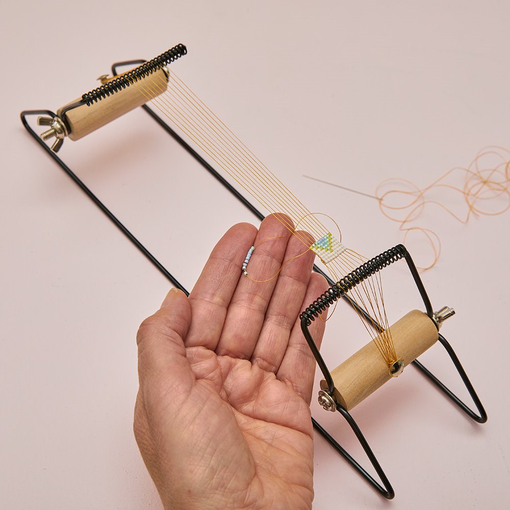 DIY: Bracelet on bead loom DIY6037_step01.jpg