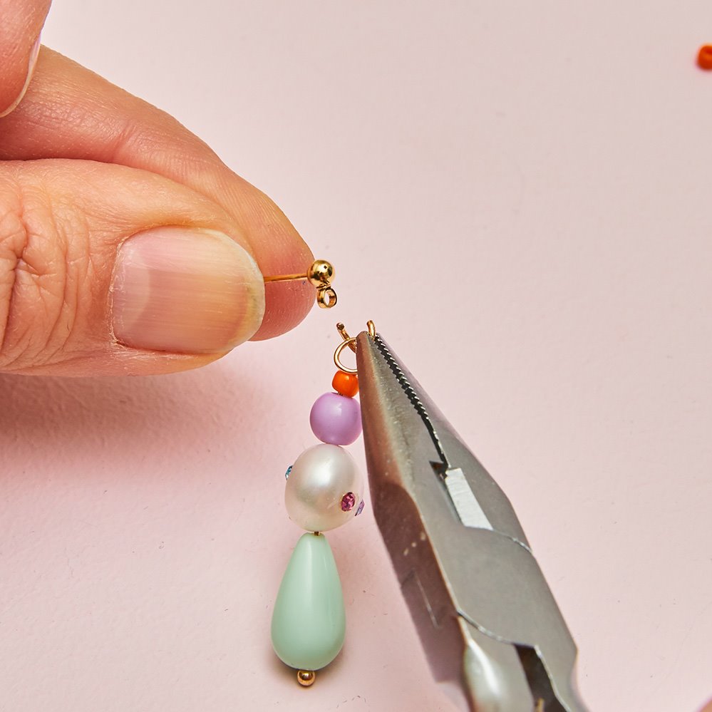 DIY: Stud earrings with beads DIY6035_step04.jpg