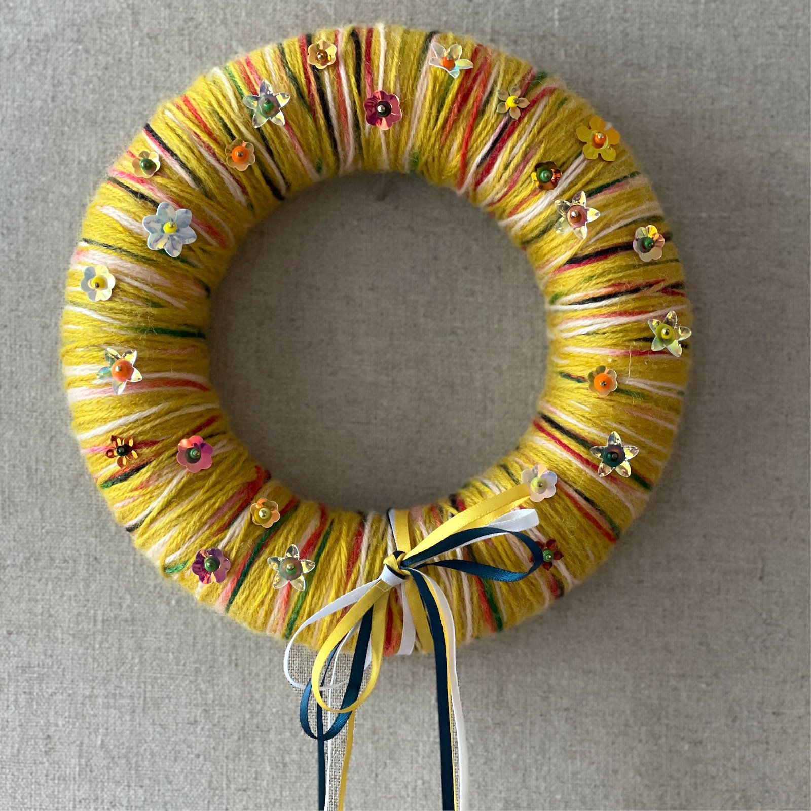 DIY: Yarn-wrapped Easter wreath DIY4308-step4.jpg