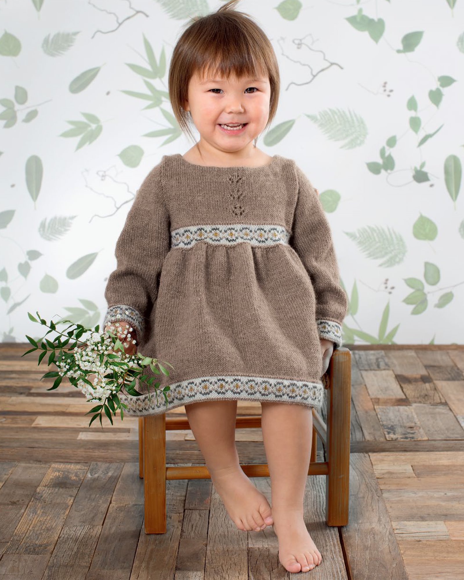 Du Store Alpakka, knitting pattern – Lille Lotta Dress DALE6029_Little_Lotta_Dress.jpg