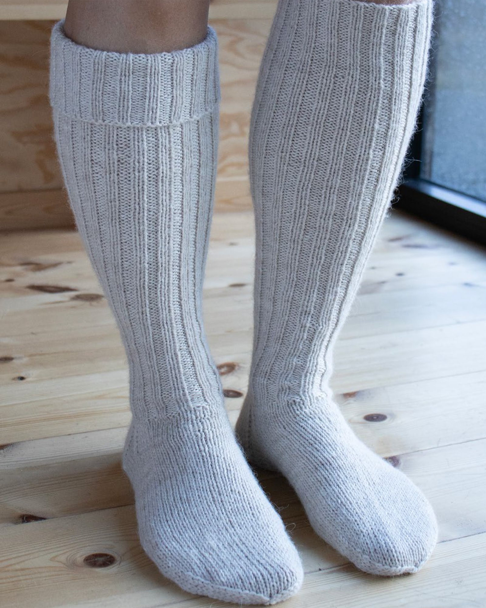 Du Store Alpakka, knitting pattern – Lune Knee-high Socks DALE3016_Warm_Knee_Socks.jpg