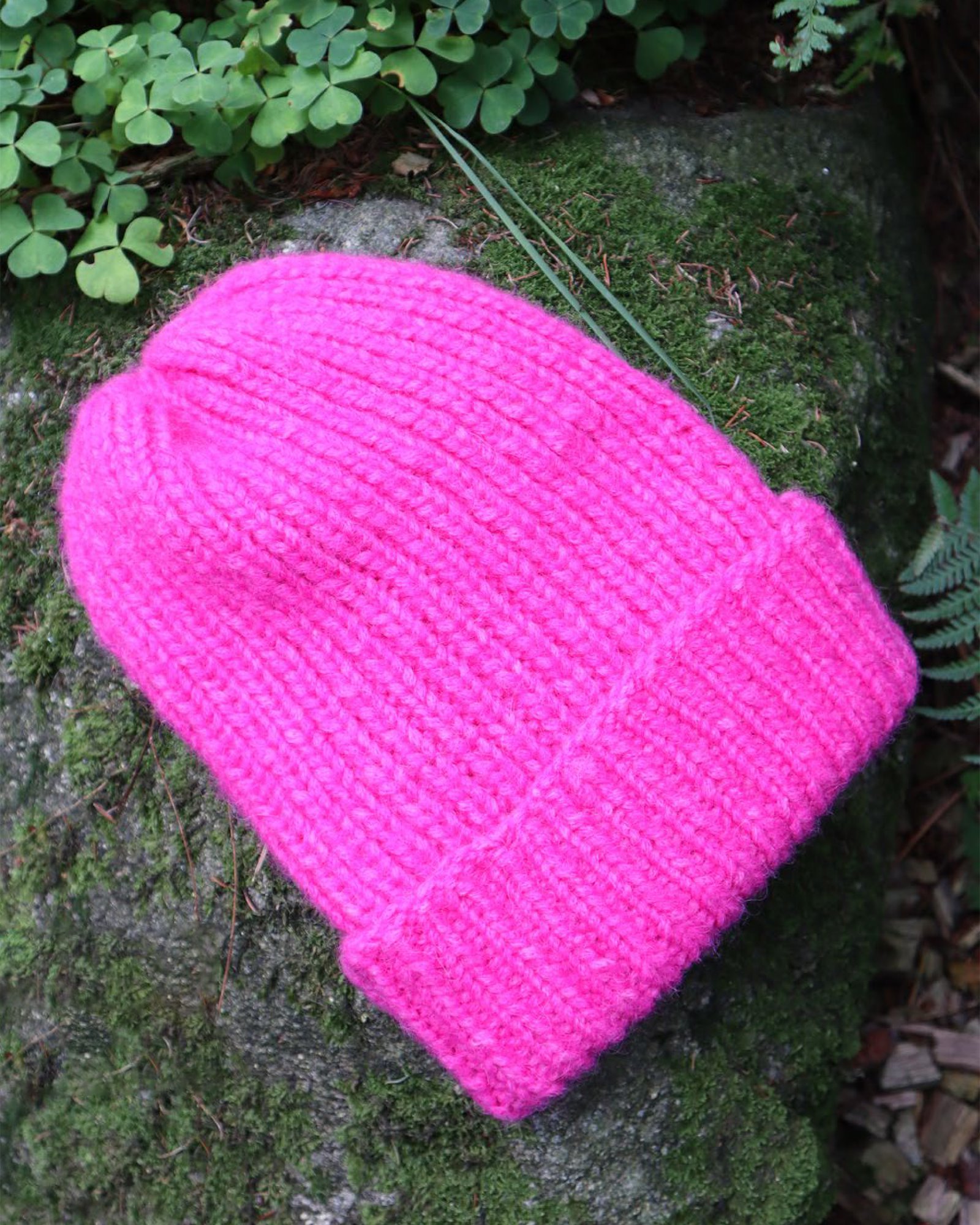 Du Store Alpakka, knitting pattern – Pink Ribbon Beanie DALE3013_Rose_Bow_Hat.jpg