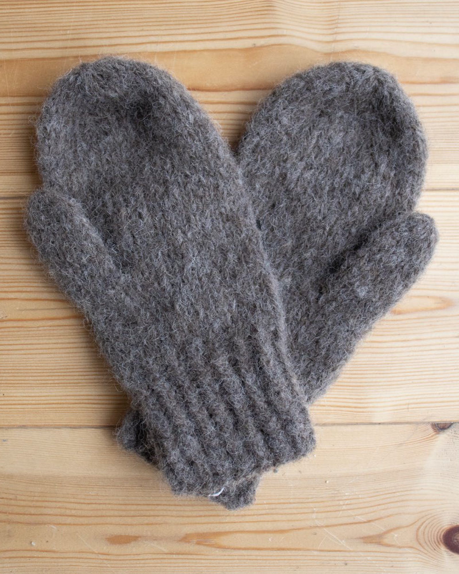 Du Store Alpakka, knitting pattern – Rime mittens DALE3018_Rim_Mittens.jpg