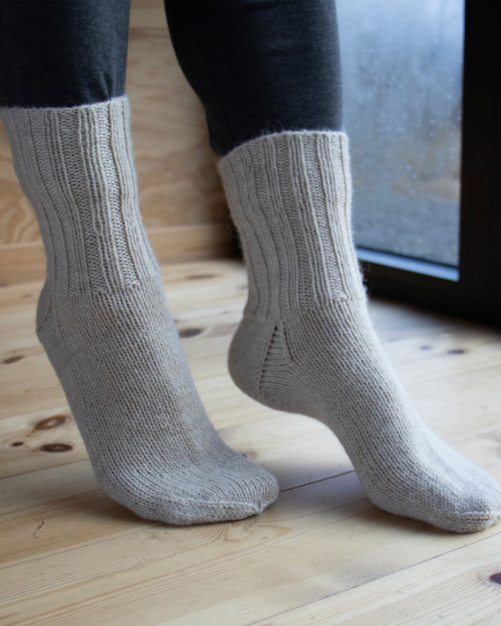 Du Store Alpakka, strikkeoppskrift – Kuling sokker DALE3015_Kuling_Socks.jpg