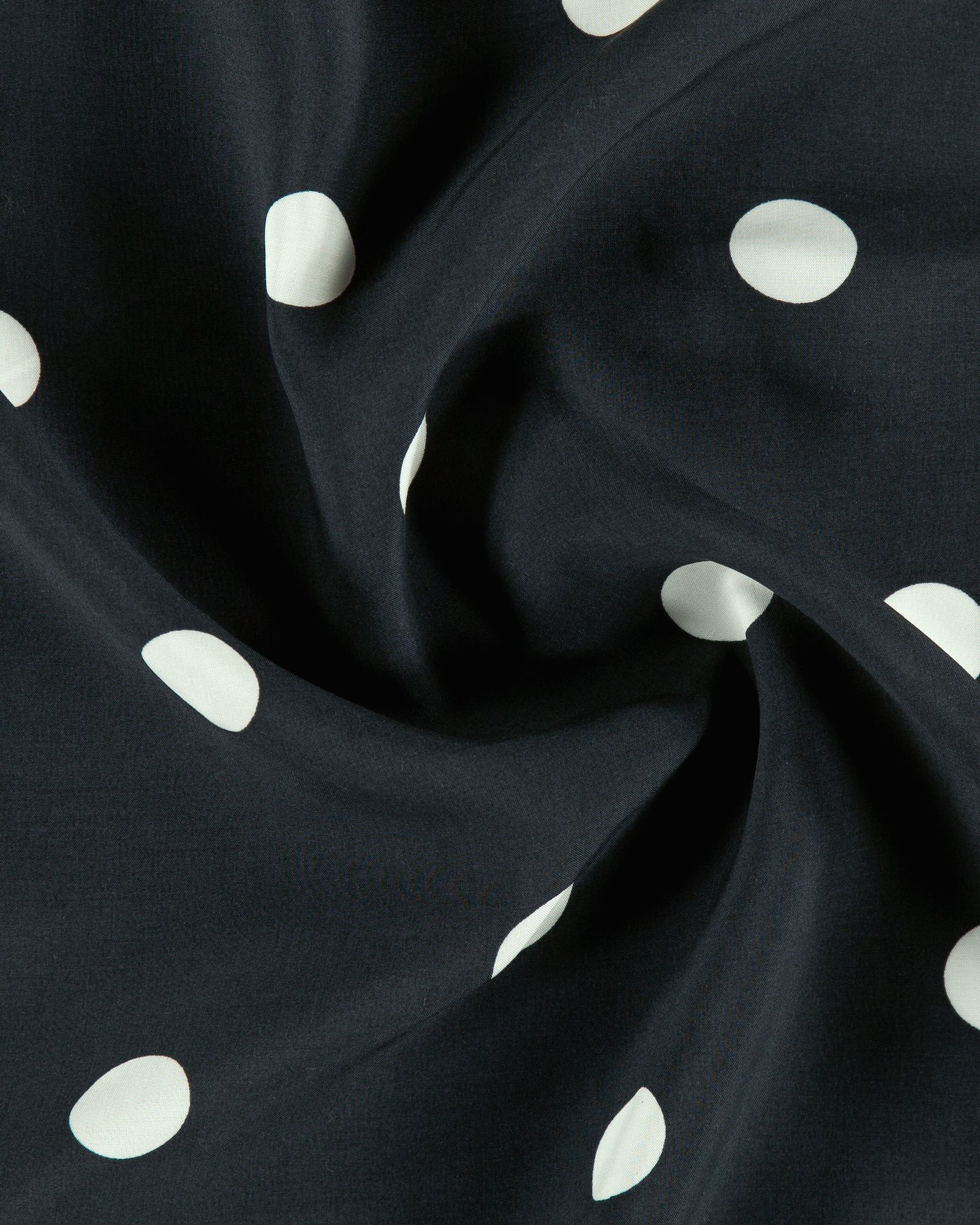 Ecovero woven viscose navy with dot 710687_pack