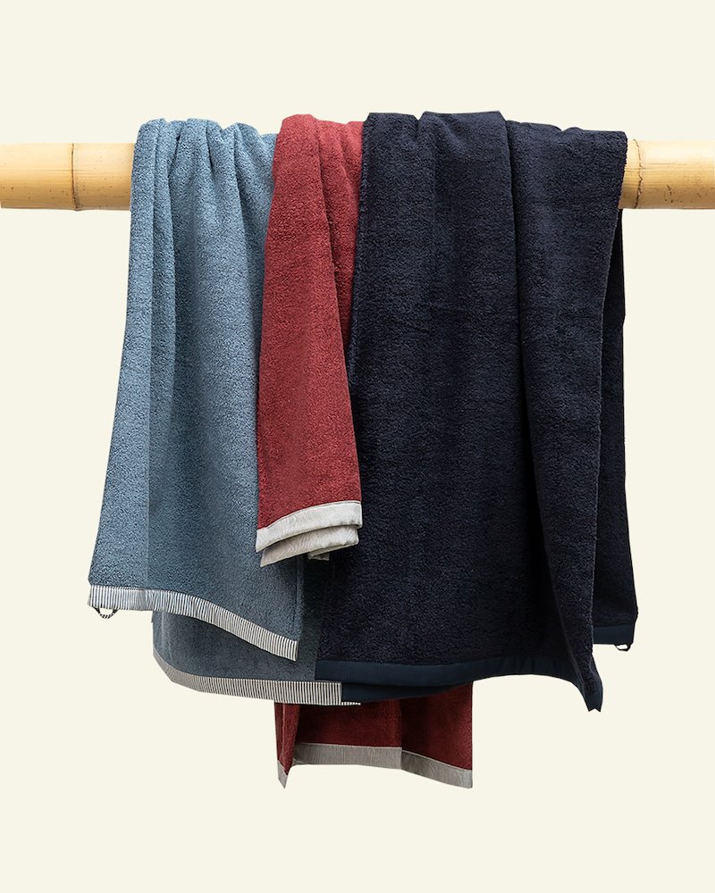 Embellished towel DIY3035_towel_sew.png