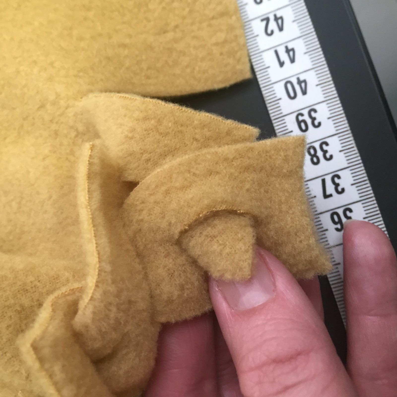 Fleece blanket with braided edges Diy3031-step4.jpg