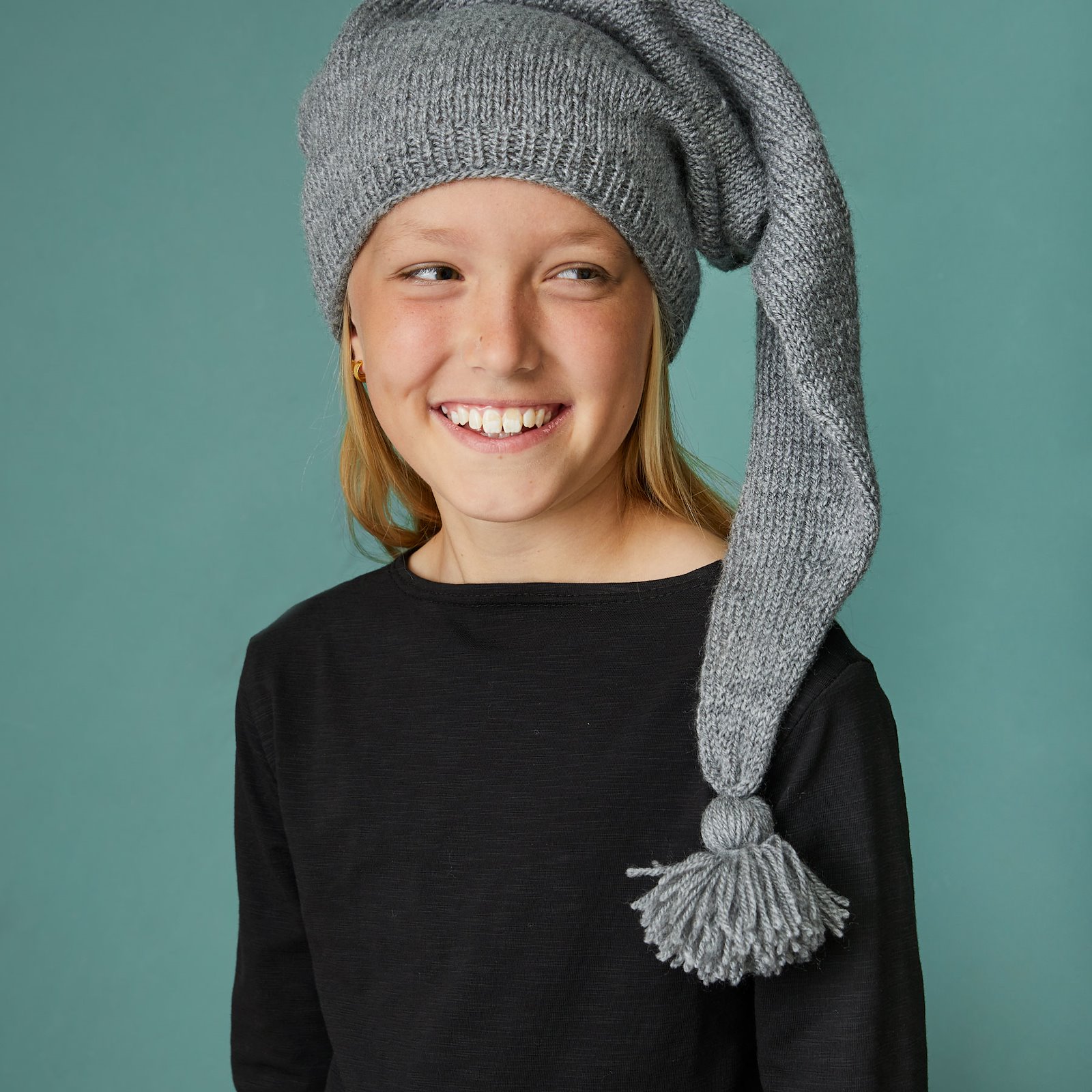 FRAYA knitting pattern - Christmas Dinner Hat Child, accessories FRAYA3031_image_b.jpg