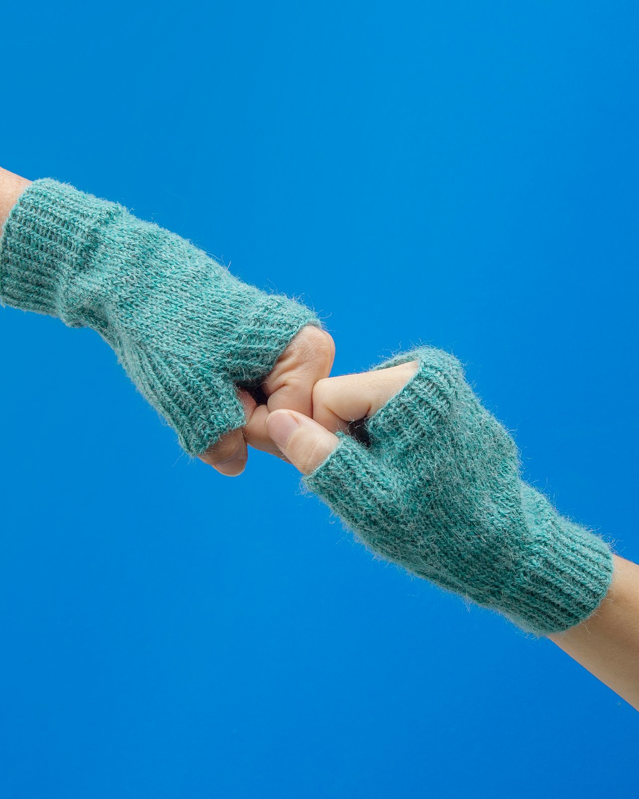 FRAYA knitting pattern - Cookie Jar Wrist Warmers, accessories FRAYA3037_wrist_warmers_image.jpg