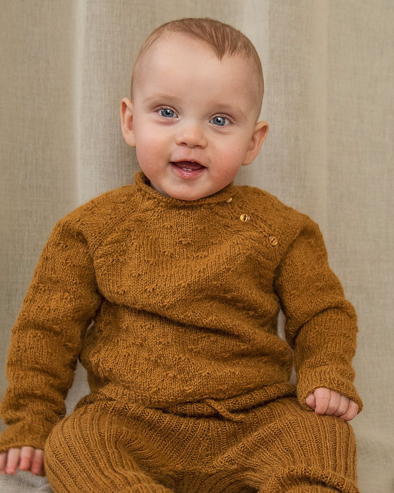 FRAYA knitting pattern - Soft Cuddles Baby Sweater, kids & babies - Woolly Version FRAYA6032.jpg