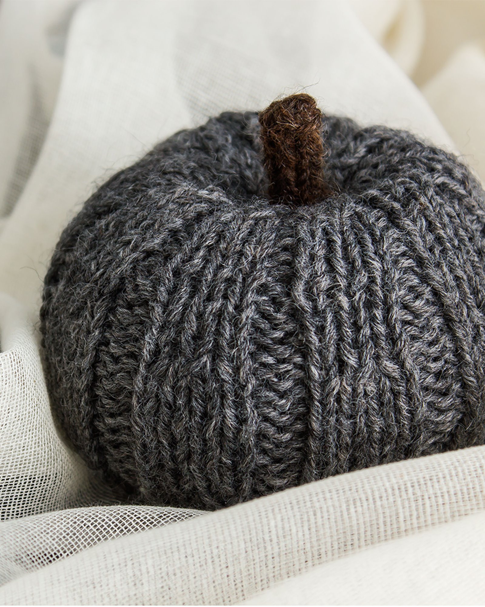 FRAYA knitting pattern - Squeezy Pumpkin, home & decoration FRAYA4020.jpg