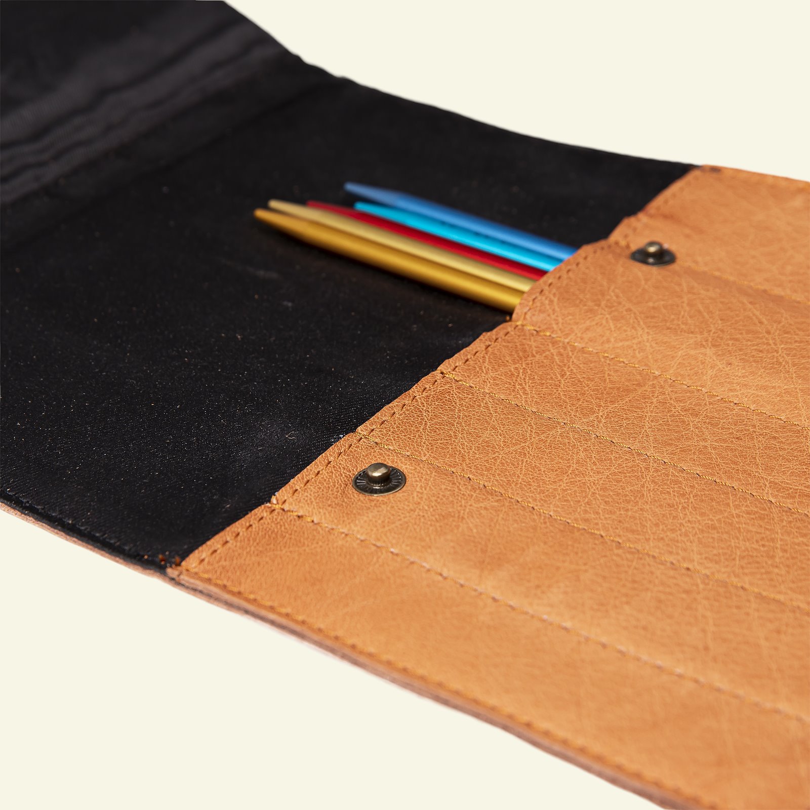 FRAYA leather sleeve, 24x18cm, brown 96802_sskit_c
