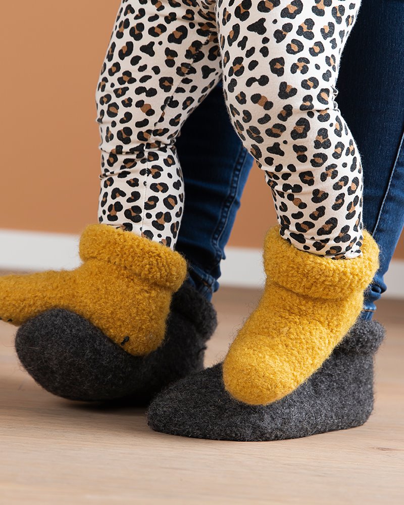 FRAYA strikkeoppskrift - Happy Feet Slippers, accessories FRAYA3027.jpg