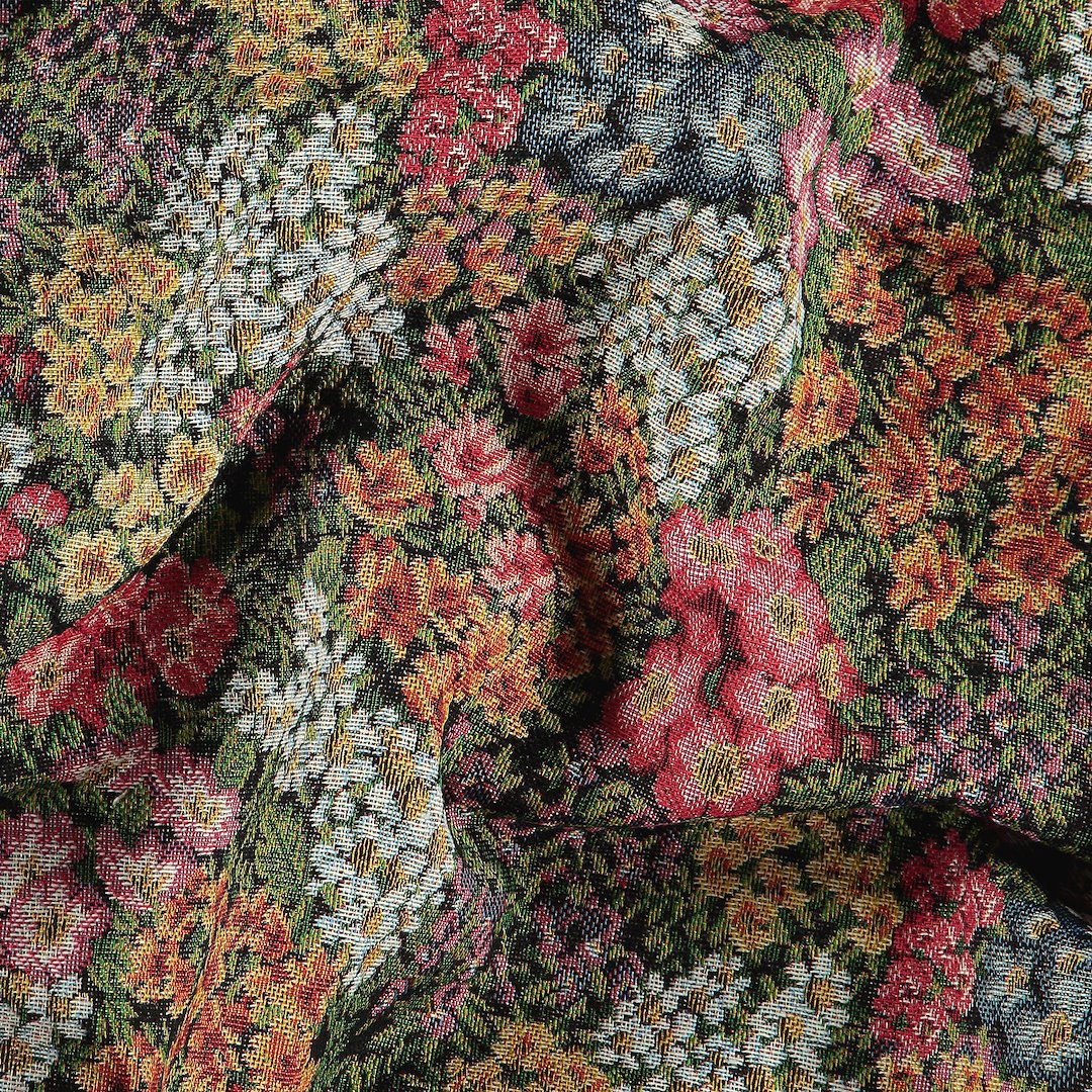 Billede af Gobelin sort med multifarvede blomster