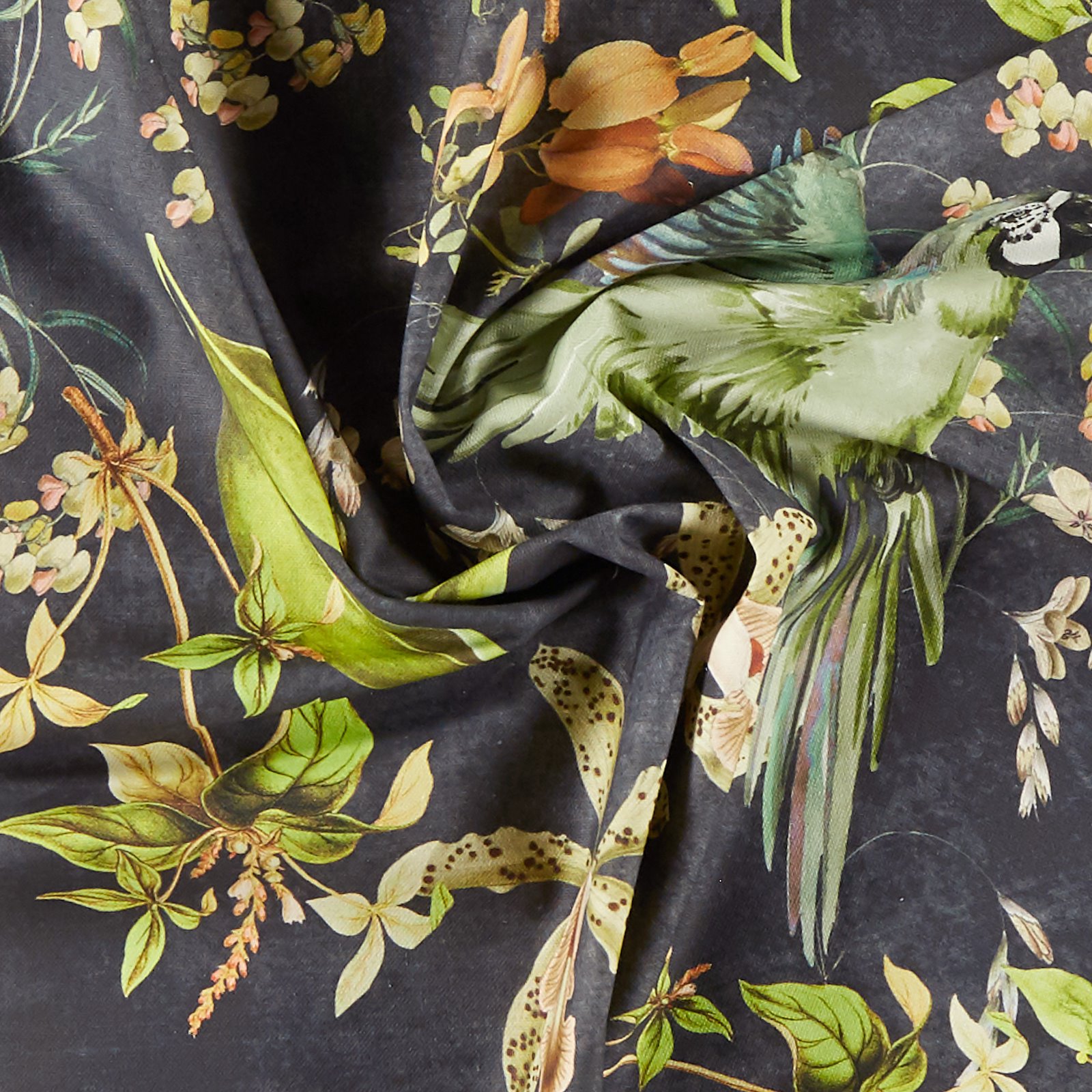 Halfpanama black w parrot and flowers 780810_pack