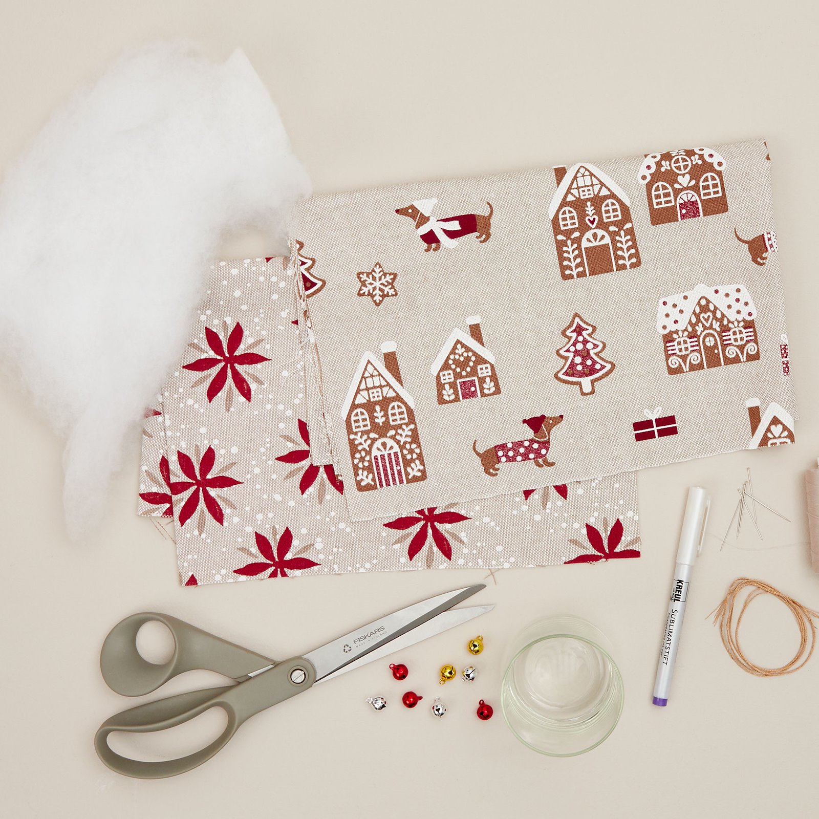 Hand-sewn Christmas Decorations AW22_DIY4027_01-2x3.jpg