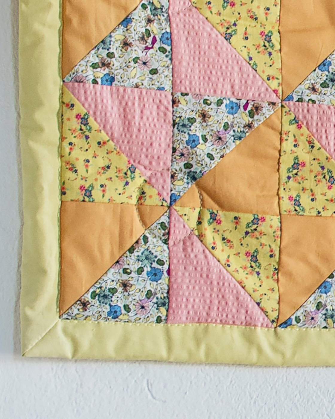 How to edge a patchwork quilt DIY9018_edge_patchwork_quilt.jpg