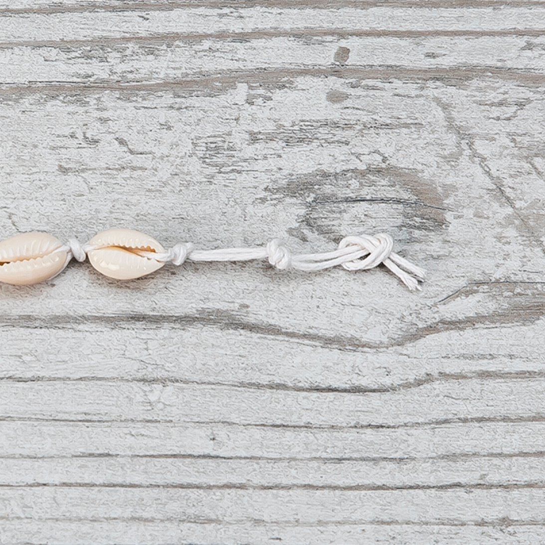 Knotted bracelet with seashells Diy6017-step4.jpg