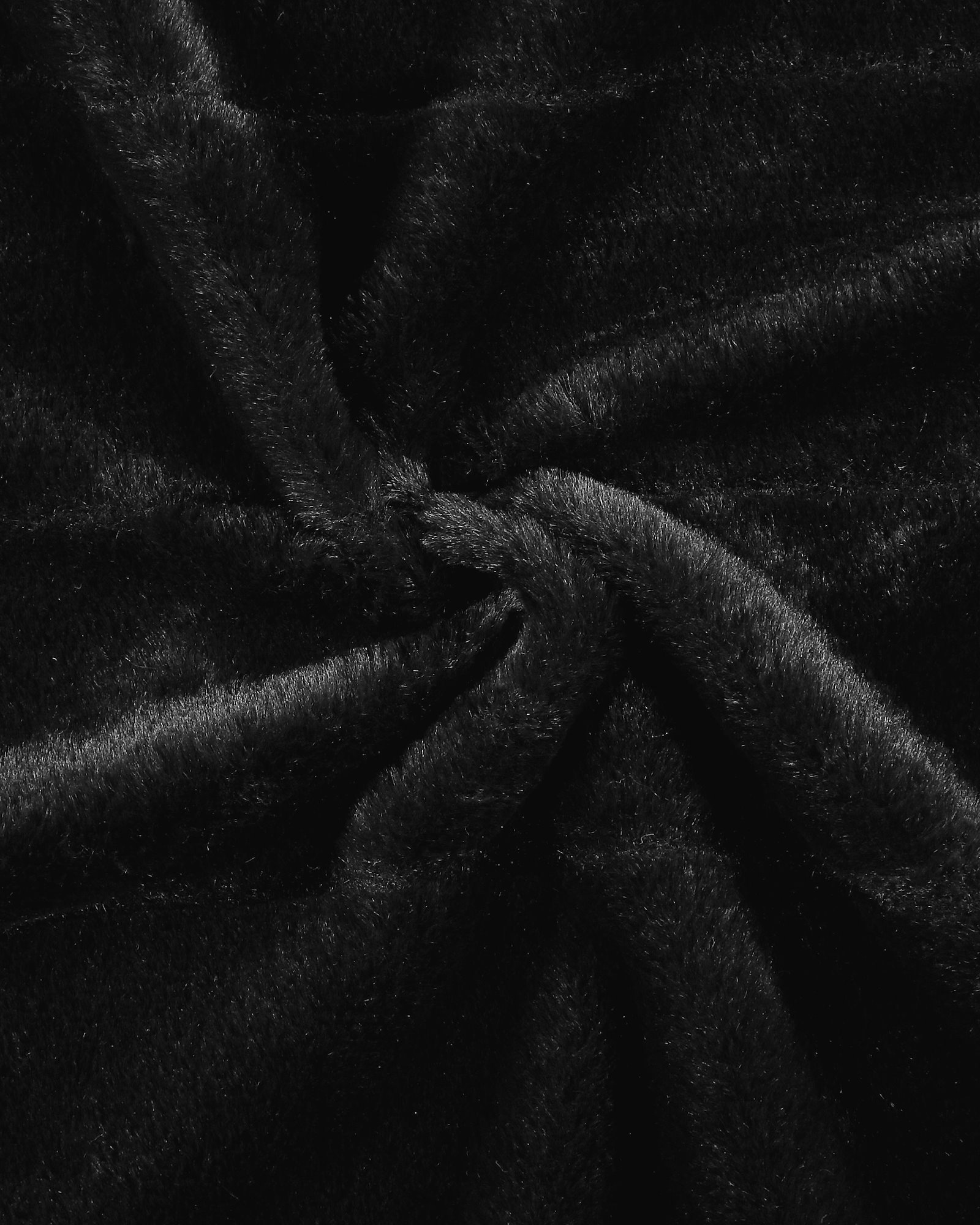 Kunstpelz schwarz mit geprägten Streifen 910309_pack