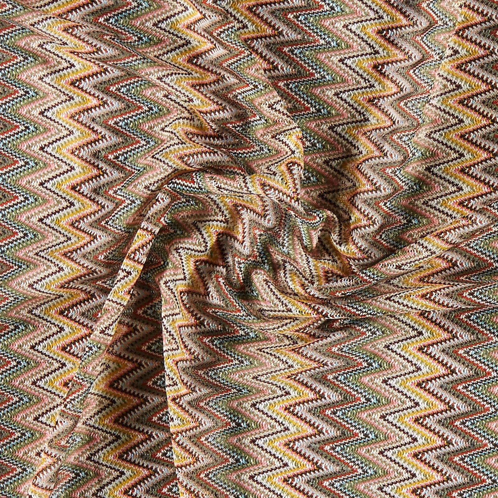 Light knit YD multicolor zig zag pattern 240510_pack