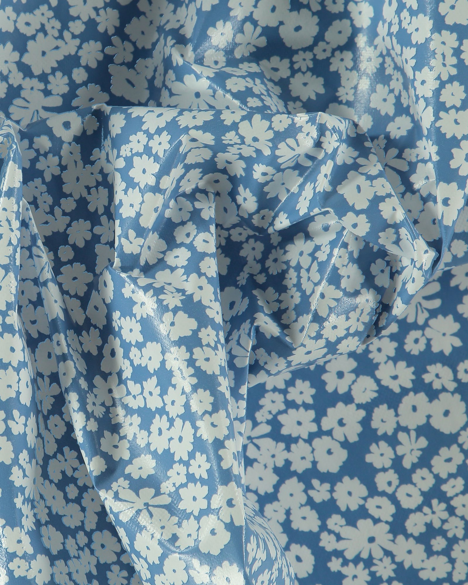 Non-woven oilcloth cobalt blue w flowers 861729_pack