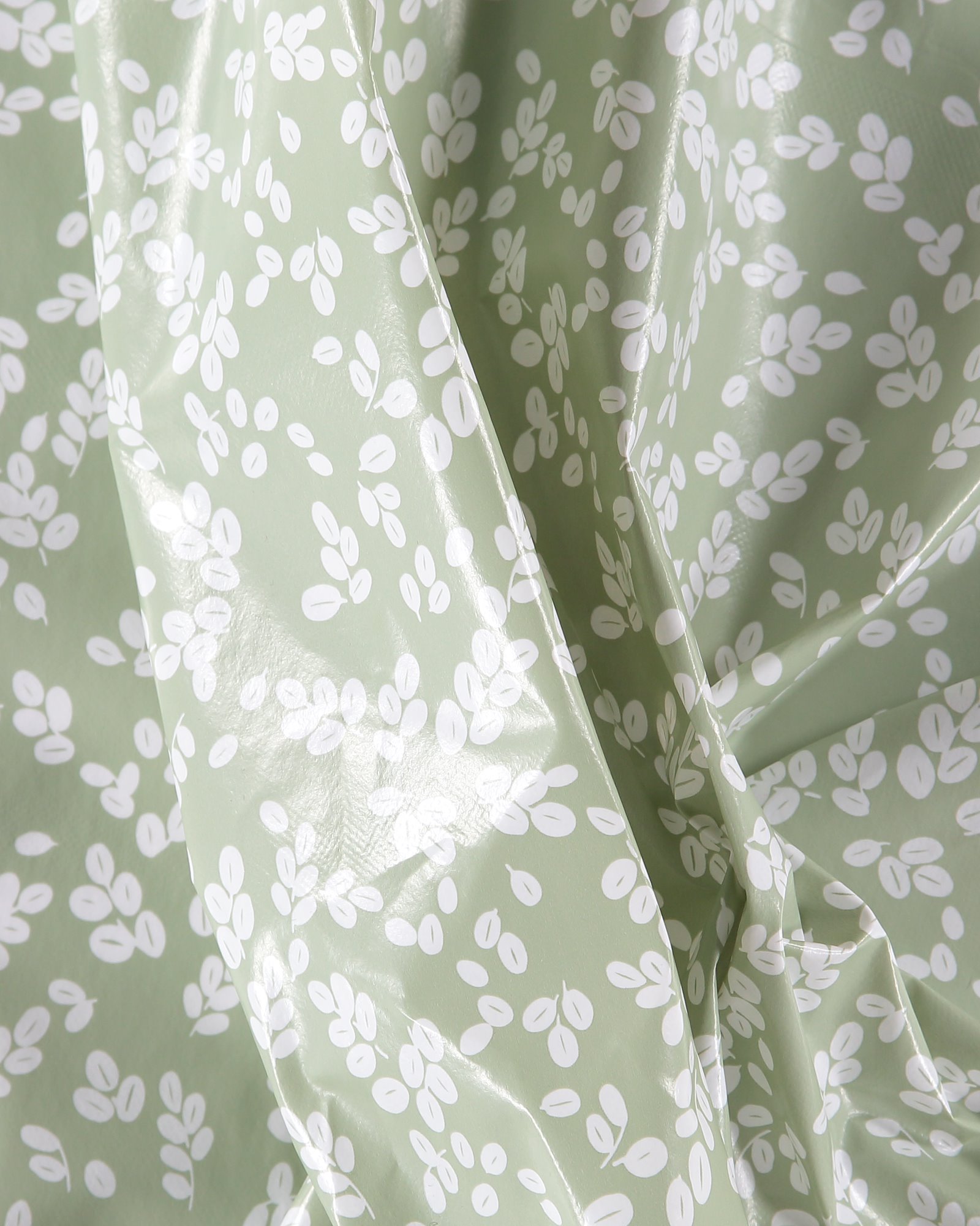 Non-woven oilcloth green w white leaves 866114_pack
