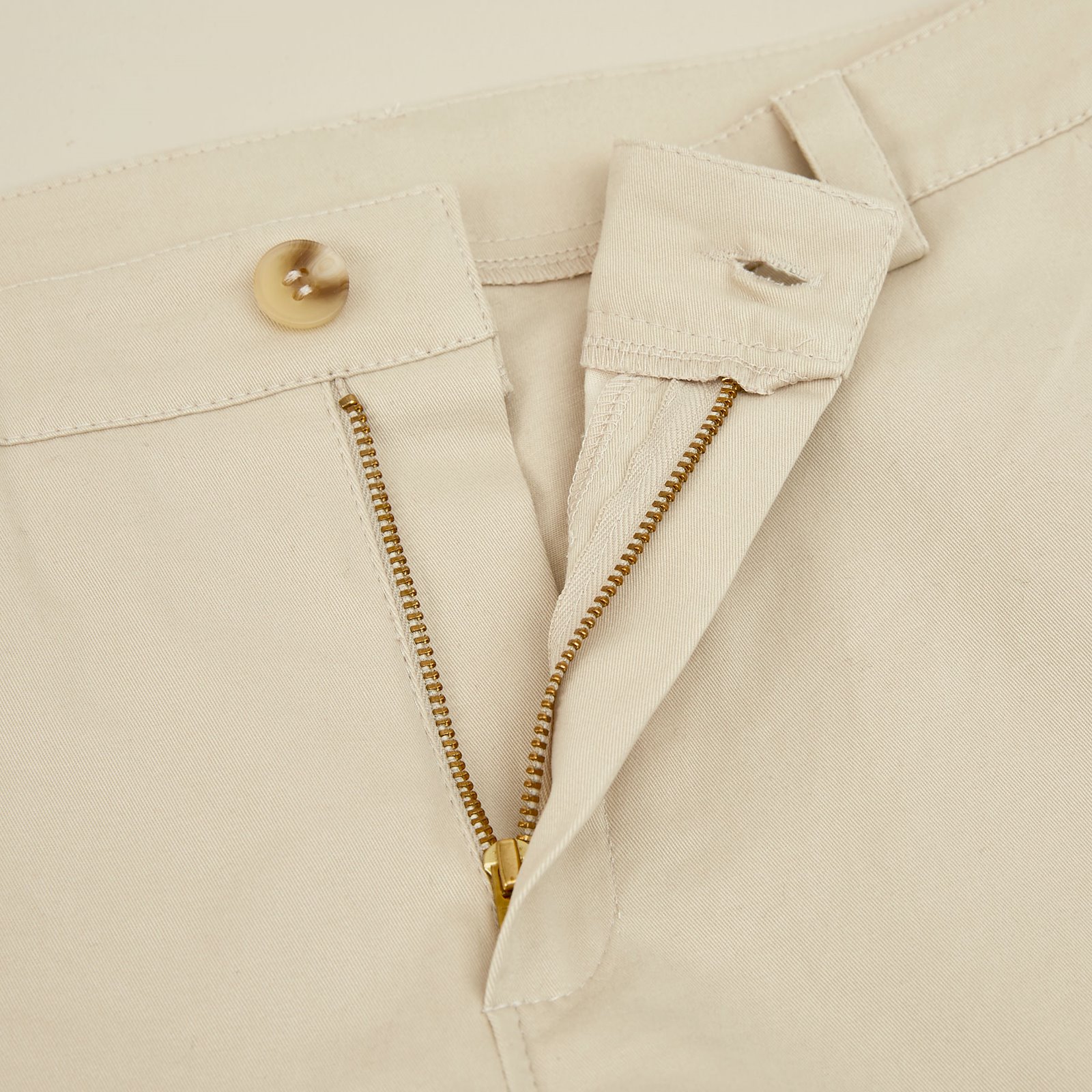 Trousers with slanted pockets 20060_lynlås-åben-02.jpg