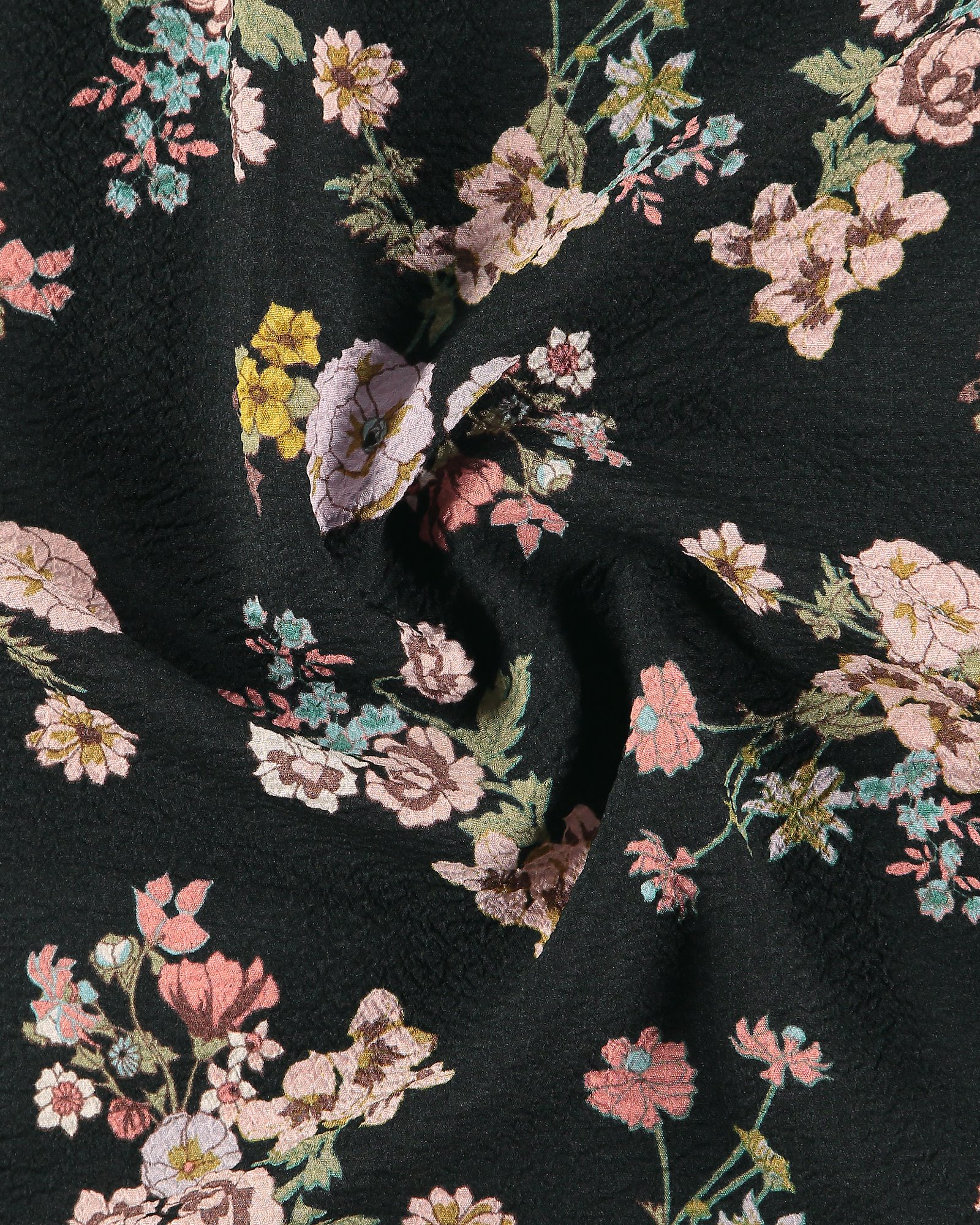 Woven crepe w stretch black with flowers 560282_pack