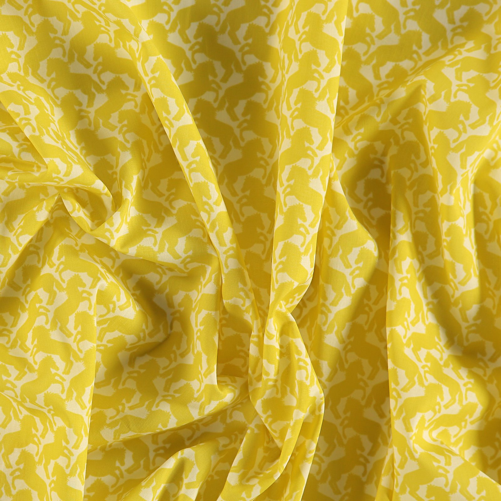 Woven light cotton w yellow horses 501829_pack