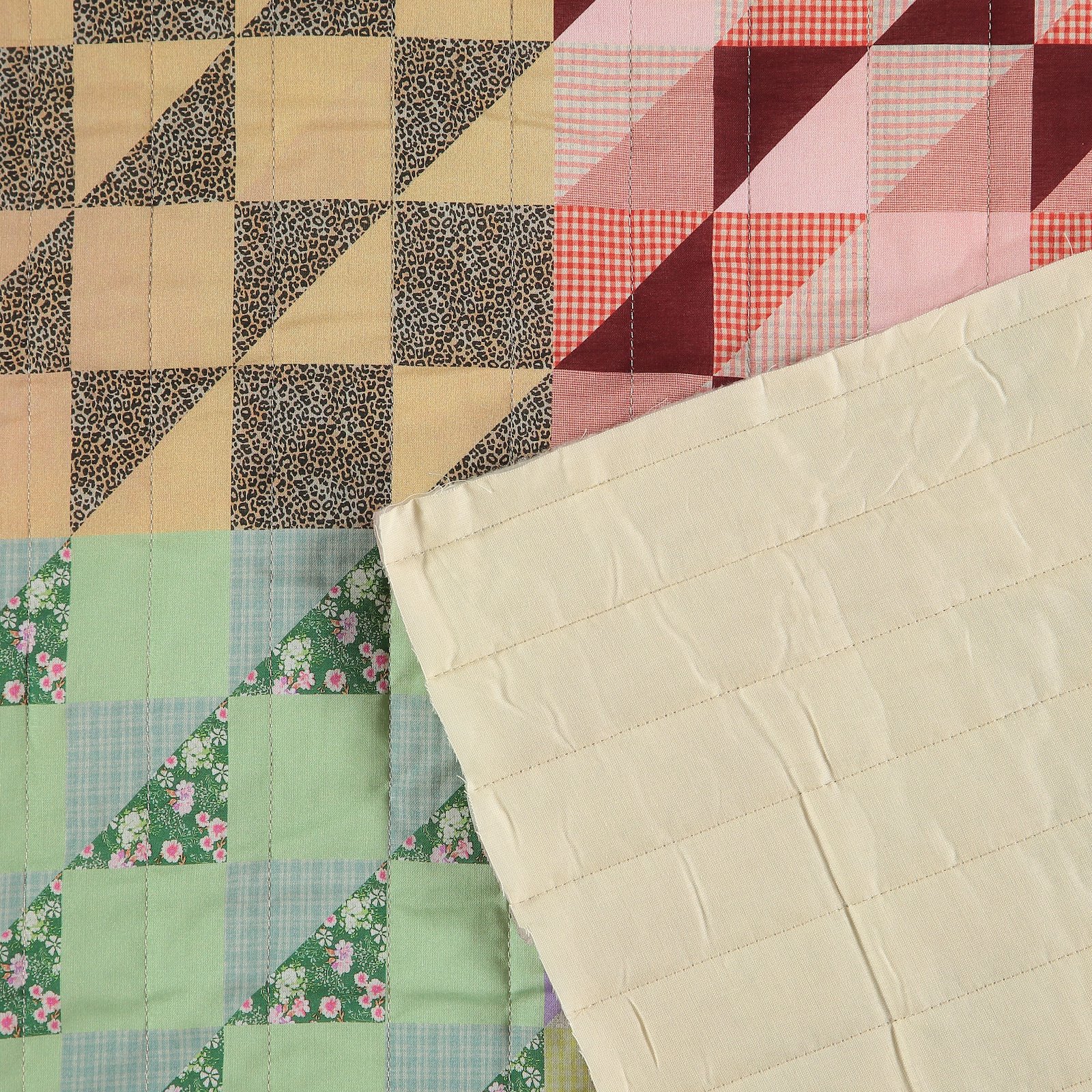 Woven quilt with 2-side patchwork print 920249_pack_b