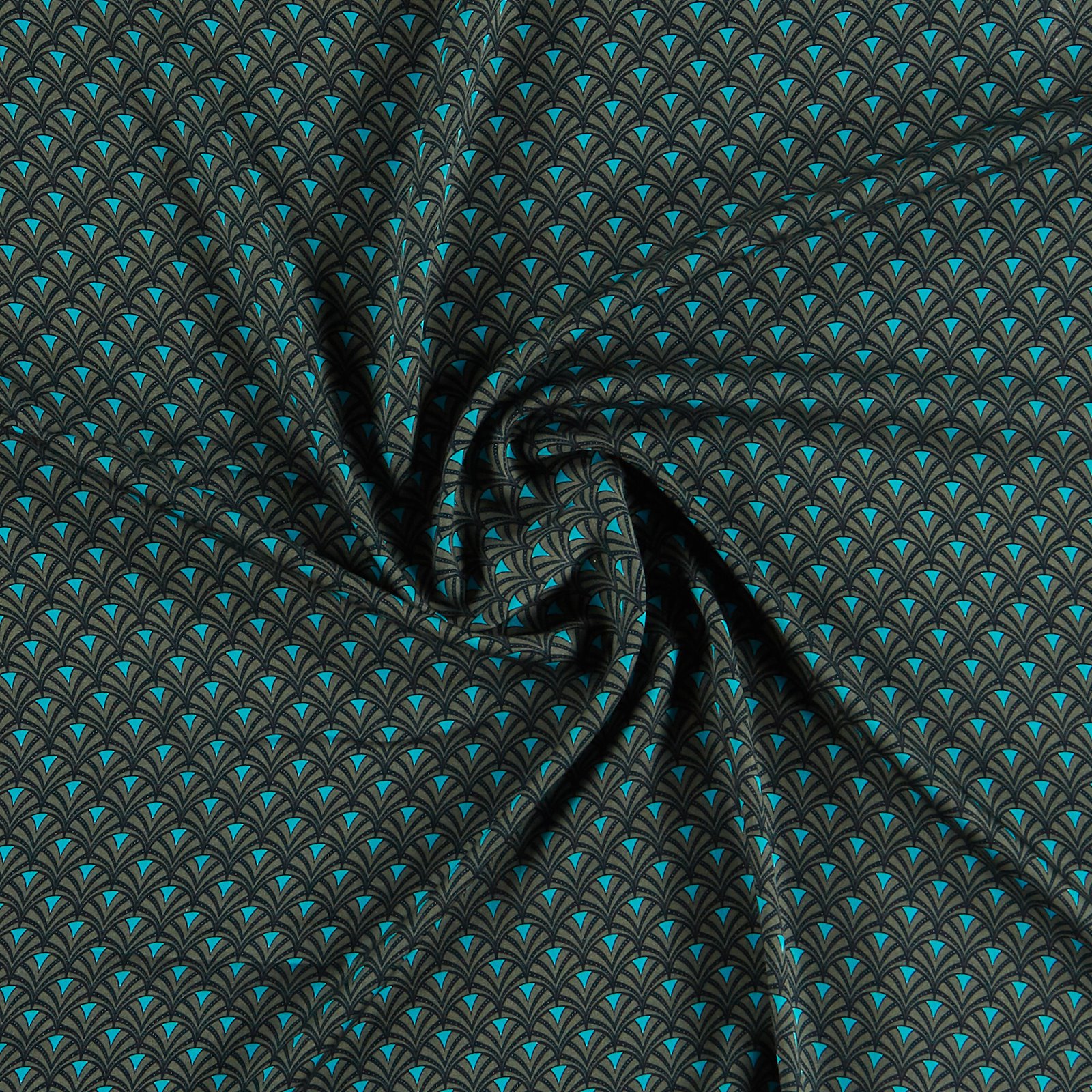 Woven viscose green with graphic print 710849_pack
