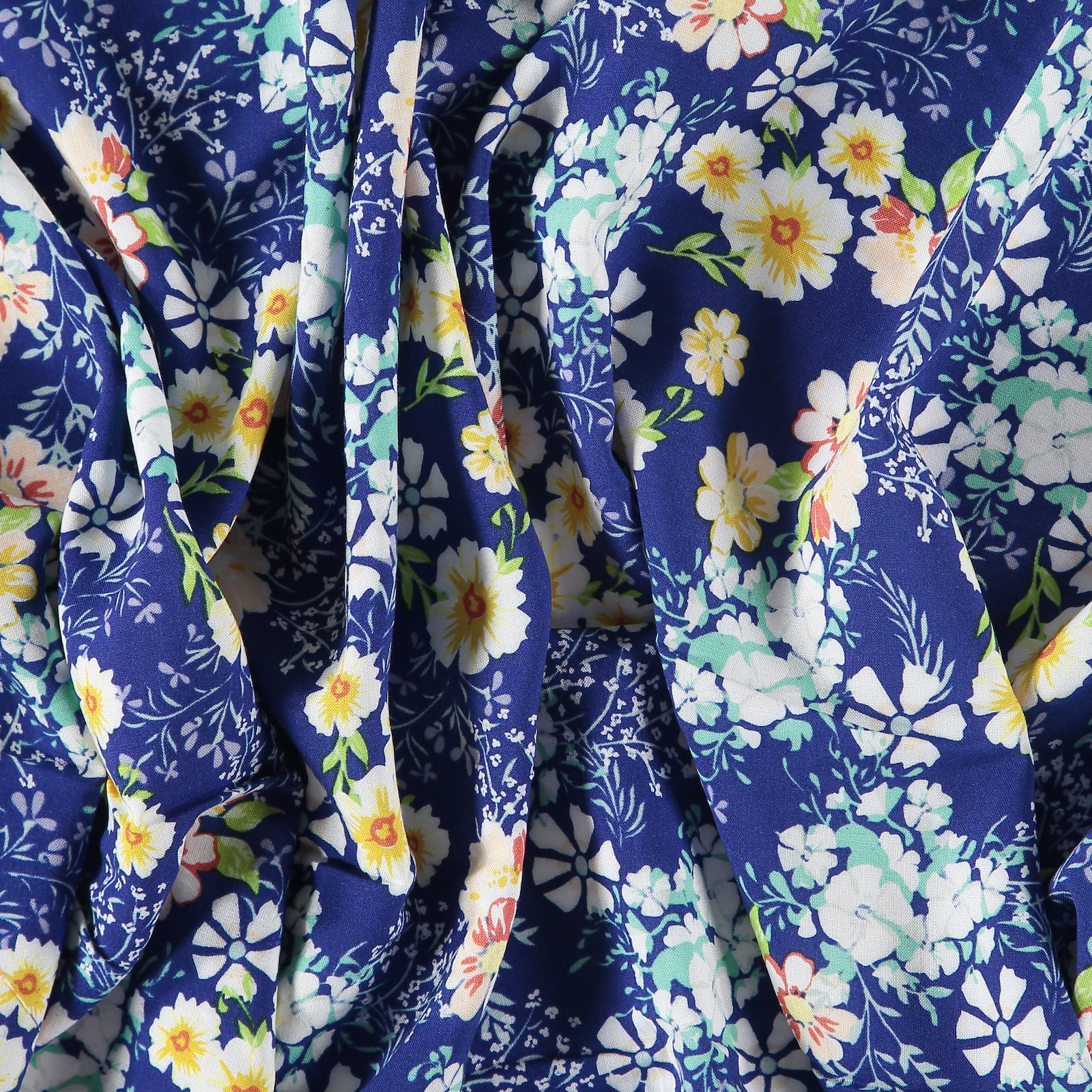 Woven viscose navy with flowers 710585_pack